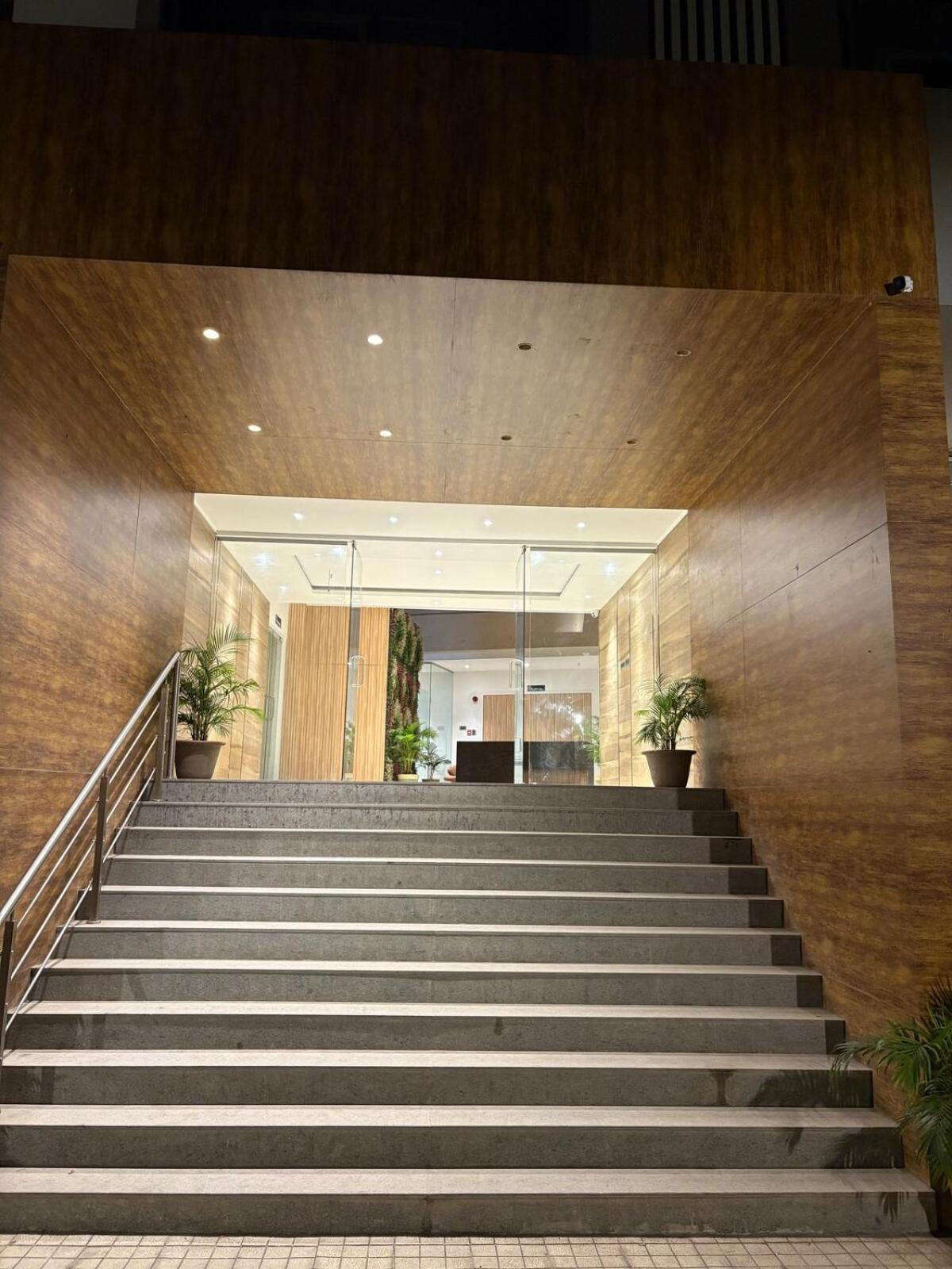 Apartment Elegant Escape , The Complete