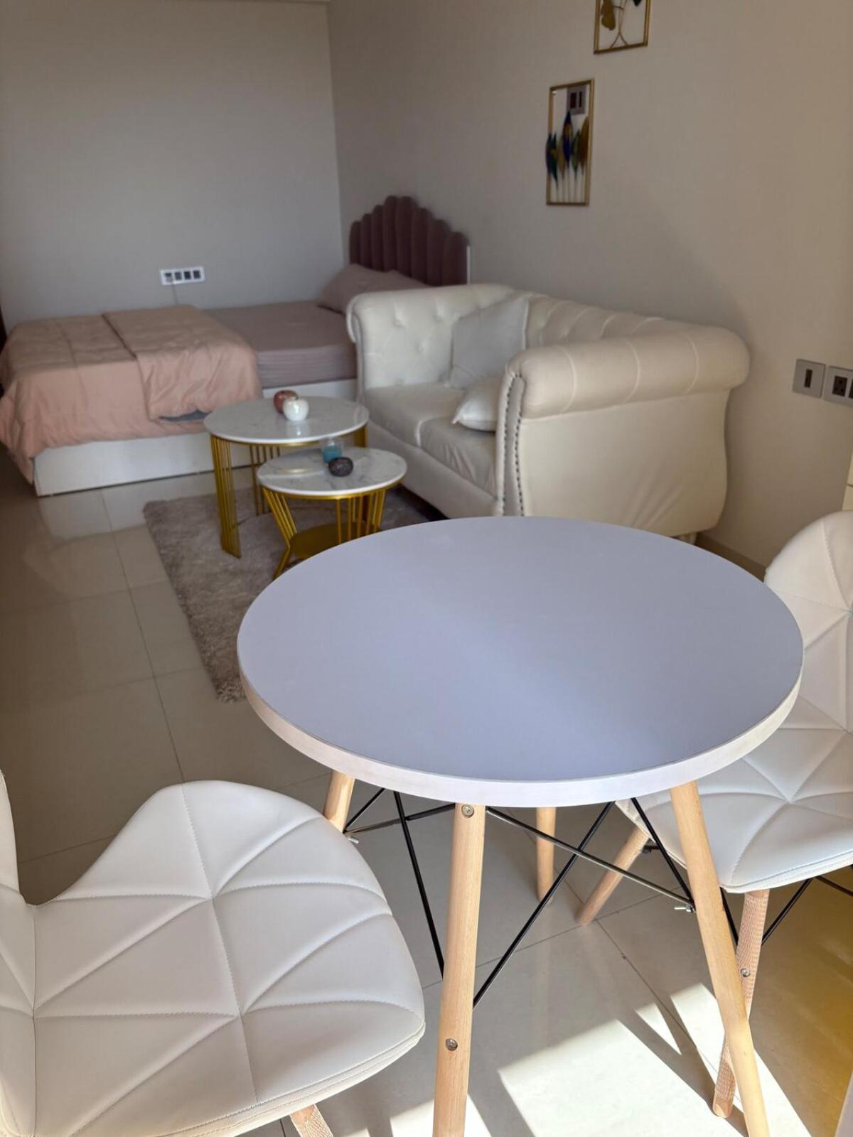 Elegant Escape , The Complete * Pune